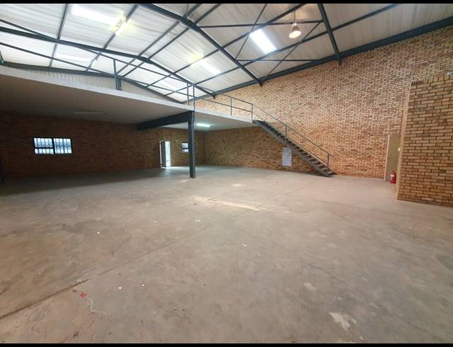 454M² WAREHOUSE TO LET IN CROWN